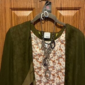 Sonoma Floral Print Blouse in Cream and Orange olive include includes necklace